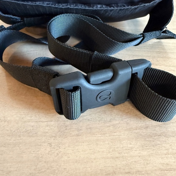 Lululemon Mini Everywhere Belt Bag - Picture 7 of 7